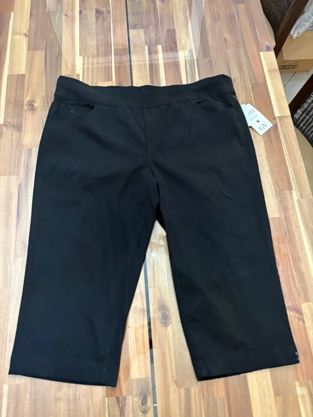NWT Plus Size 24W Gloria Vanderbilt Black Pull Up Capri Ponte Knee Length Shorts